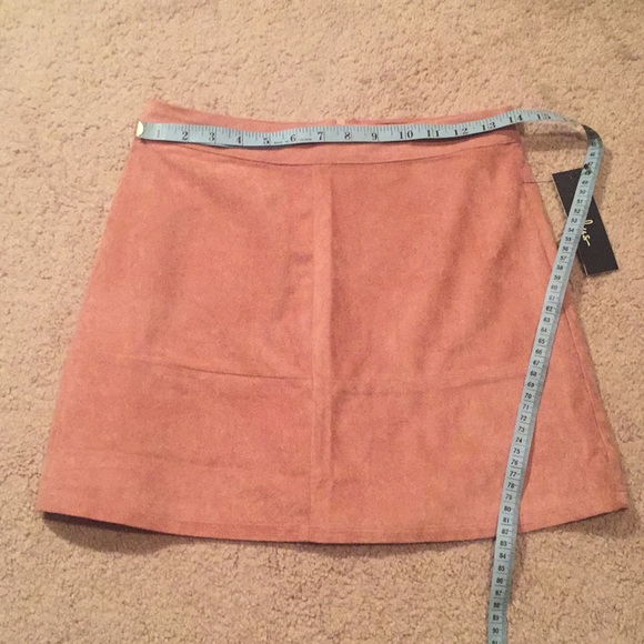 Lulus XS pink suede skirt. - Picture 4 of 8